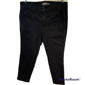 TORRID BLACK CAPRI OR REGULAR PANT SIZE 18